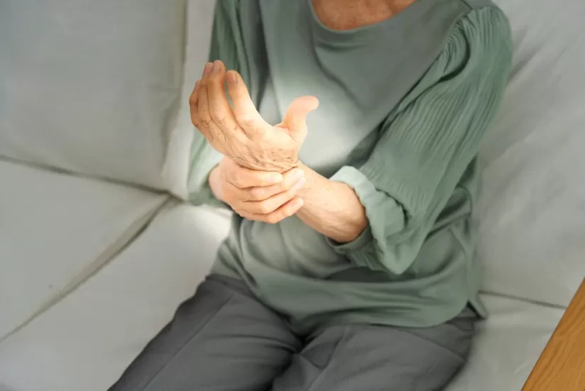 運動不足が原因?手足のしびれと血流の関係について
